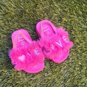 First Steps Toddler Fuzzy “LOVE” Slide Sandals Pink Size 4